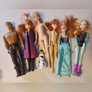 DISNEY - FROZEN DOLL LOT